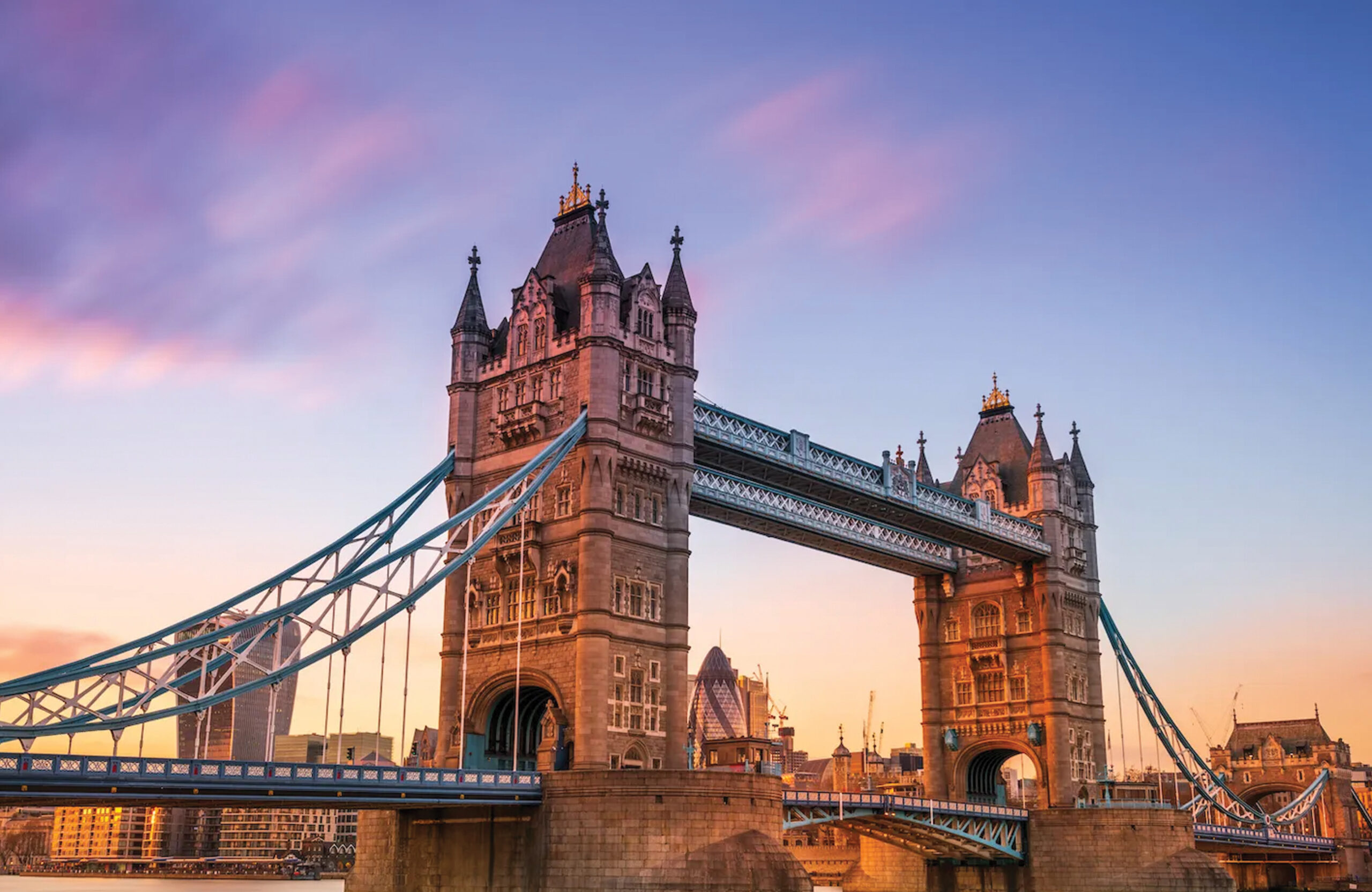 london bridge,london tower the country where sun never sets
